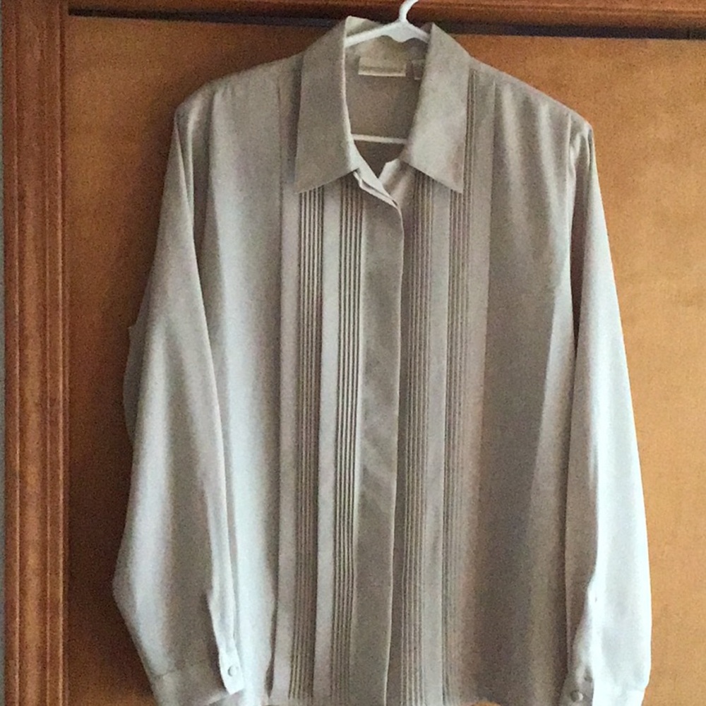 Women’s blouse cream size 14